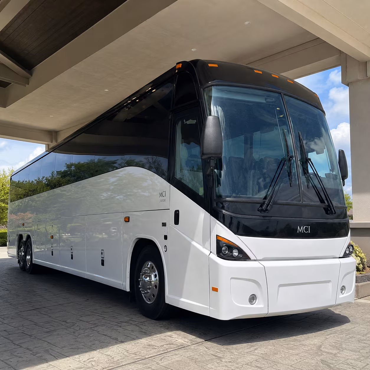 daily commuter shuttles that beat the sr 826 and sr 836 every morning